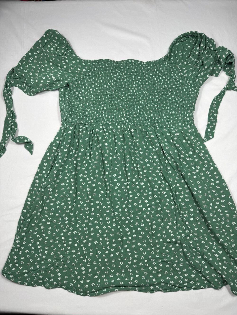 American Eagle Green Floral Smocked Mini Dress Tie Sleeve Detail – Large